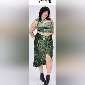 Cider Green Velvet‎ Split Skirt Sz 1X